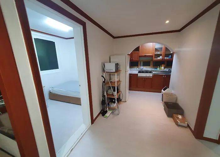 ゲストハウス 3rooms House